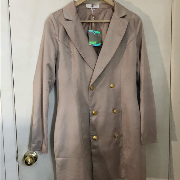 Beige coat - Picture 2 of 4